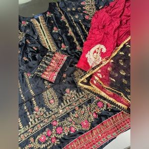 Pakistani ready to wear suit